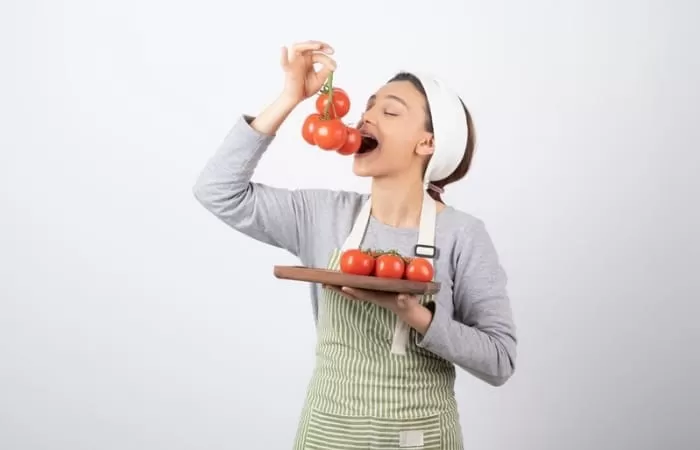 Kata Para Ahli, Ini 5 Kelompok Orang yang Tak Bisa Makan Tomat