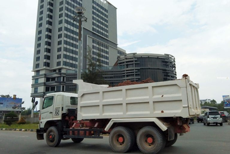 Truk Pengangkut Tanah Kerap Kotori Jalan, DPRD Minta Dishub Segera Bertindak