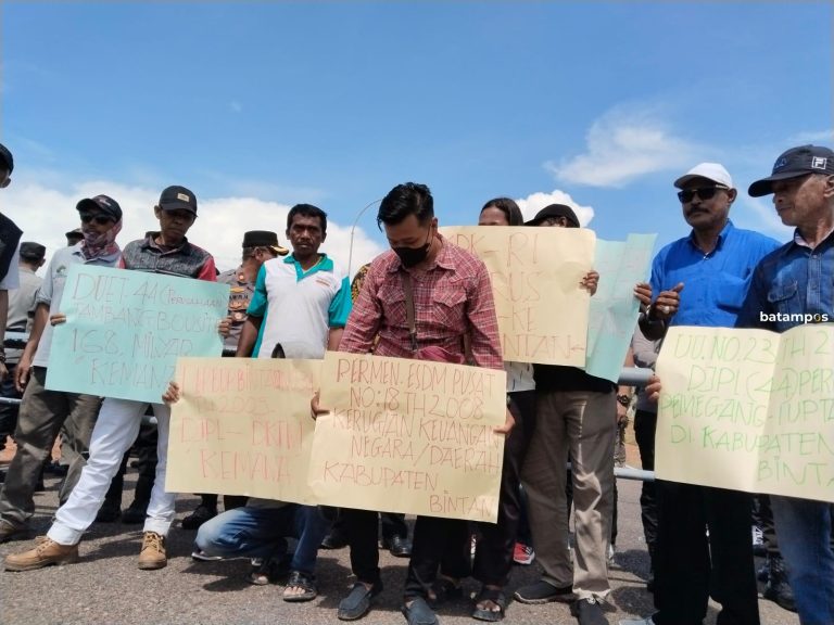 Puluhan Warga Demo Pertanyakan Rp168 Miliar Buat Reboisasi Lahan Bekas Tambang Bauksit