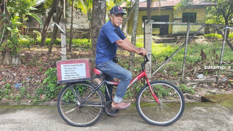 Tukang Servis Keliling, Tetap Bertahan di Tengah Kemajuan Zaman
