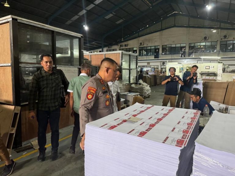 Pastikan Pendistribusian Lancar dan Aman, Polda Kepri Kawal Surat Suara Pilkada 2024