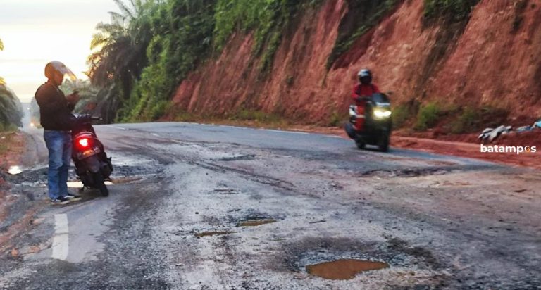 Sejumlah Ruas Jalan Lintas Timur, Bintan Masih Rusak