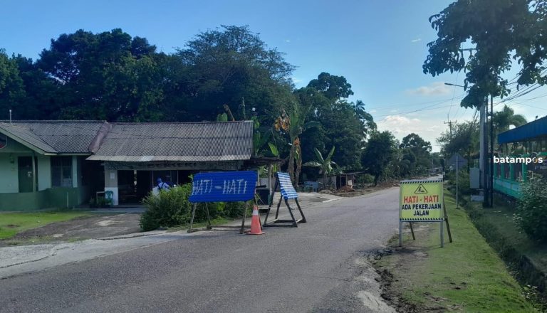 Akses Jalan di Desa Teluk Sasah, Bintan Ditutup Sementara, Ada Pekerjaan Pelebaran Jalan