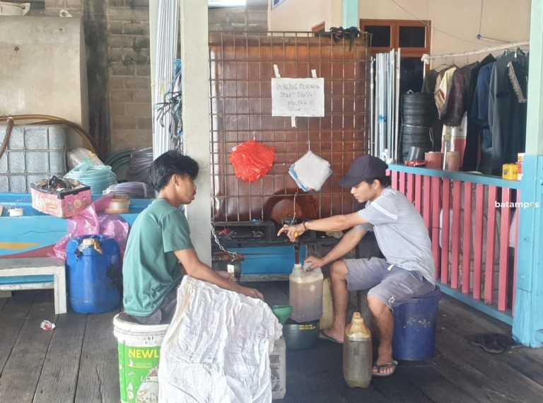 Penyaluran Solar Subsidi Tersendat, Nelayan Anambas Susah Pergi Melaut
