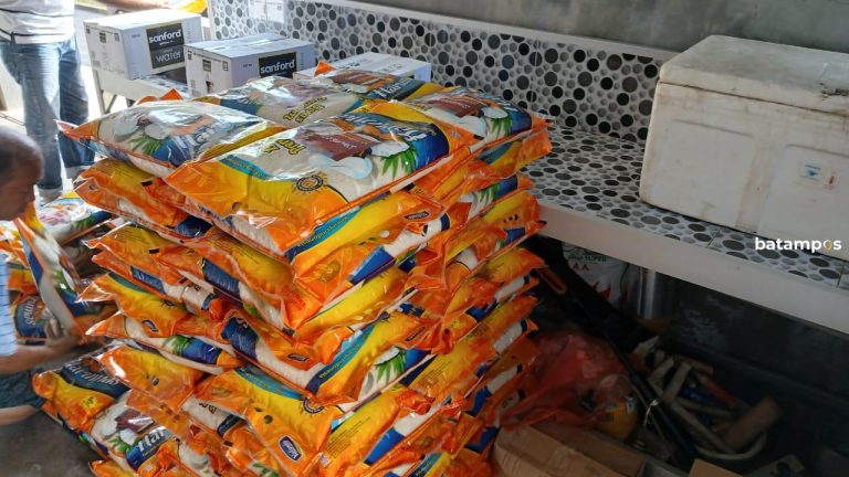 Bawaslu Amankan 140 Karung Beras Berstiker Paslon Pilwako Tanjungpinang