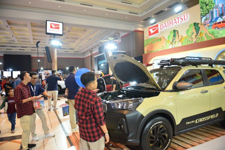 LCGC Daihatsu Kuasai GIIAS Bandung 2024: Sigra dan Ayla Jadi Primadona Otomotif Jawa Barat