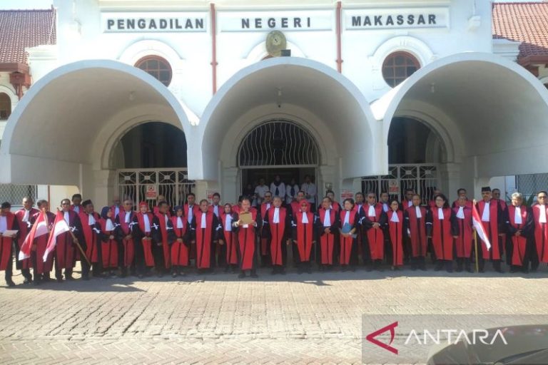 Hakim PN Makassar Gelar Aksi Tuntut Kenaikan Gaji