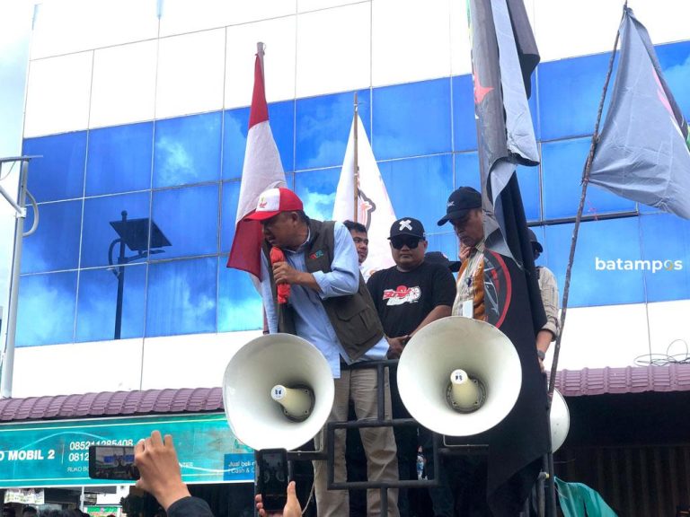 Dishub Kepri Desak Aplikator Patuhi SK Tarif Baru, Driver Online Segel Kantor Applikator di Batam