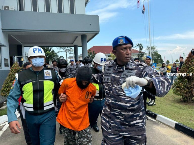 Pergi Bawa TKI Ilegal, Pulang Bawa Sabu dan Senpi