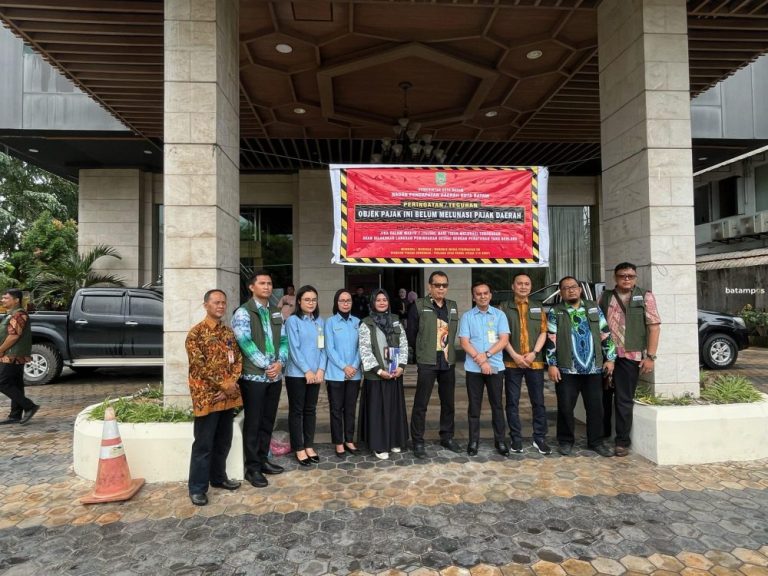 Menunggak Pajak 4 Tahun, Hotel Berbintang di Batam Dipasangi Spanduk Teguran