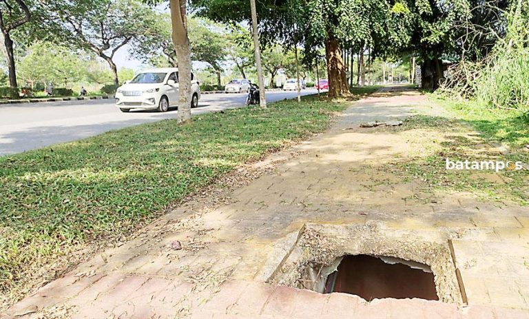 Lagi, Tutup Drainase Dicuri dan Sisakan Lubang Menganga di Trotoar, Keselamatan Pejalan Kaki Terancam