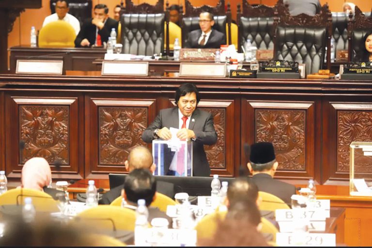 Protes Kocak Komeng Ditempatkan di Komite Pertanian