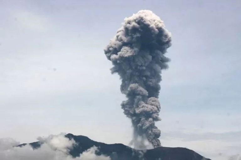 Gunung Marapi Sumbar Erupsi
