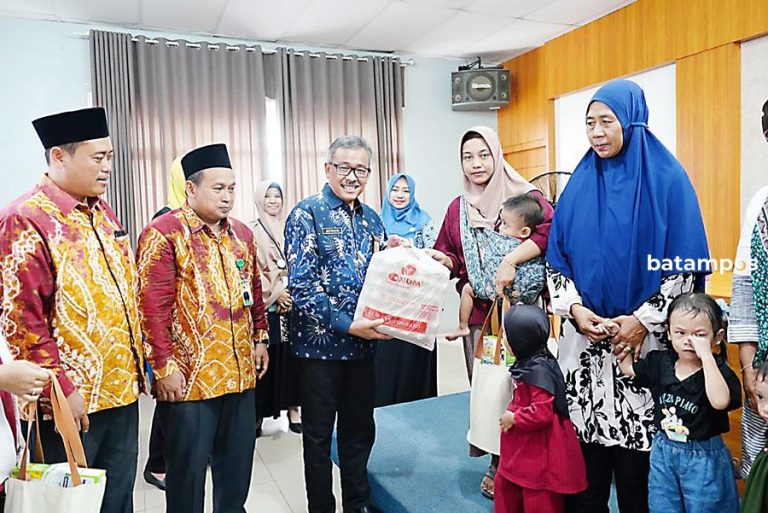 Pemko Batam dan Baznas Salurkan 150 Paket Sembako