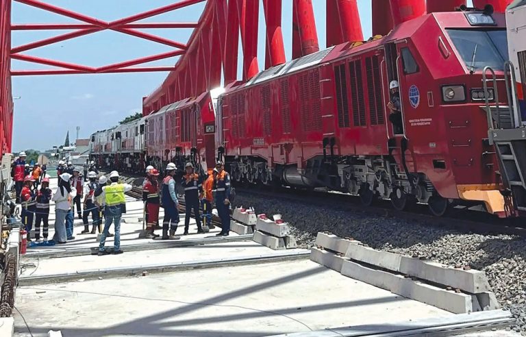 Kemenhub Uji Beban Rel Layang