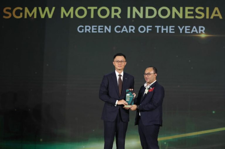 Wuling Motors Sabet Penghargaan Green Car of The Year 2024, Perkuat Dominasi di Industri Kendaraan Listrik Indonesia