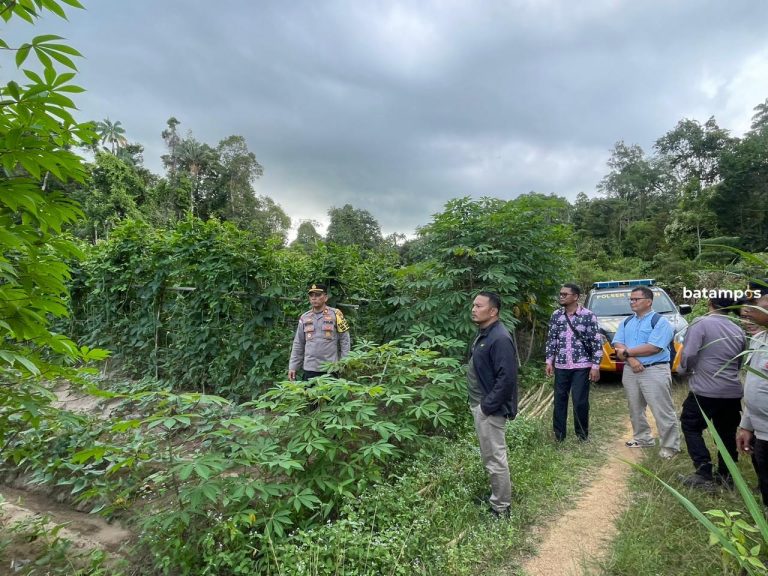 Polisi Rangkul Petani Untuk Sukseskan Program Ketahan Pangan Nasional di Daerah Perbatasan
