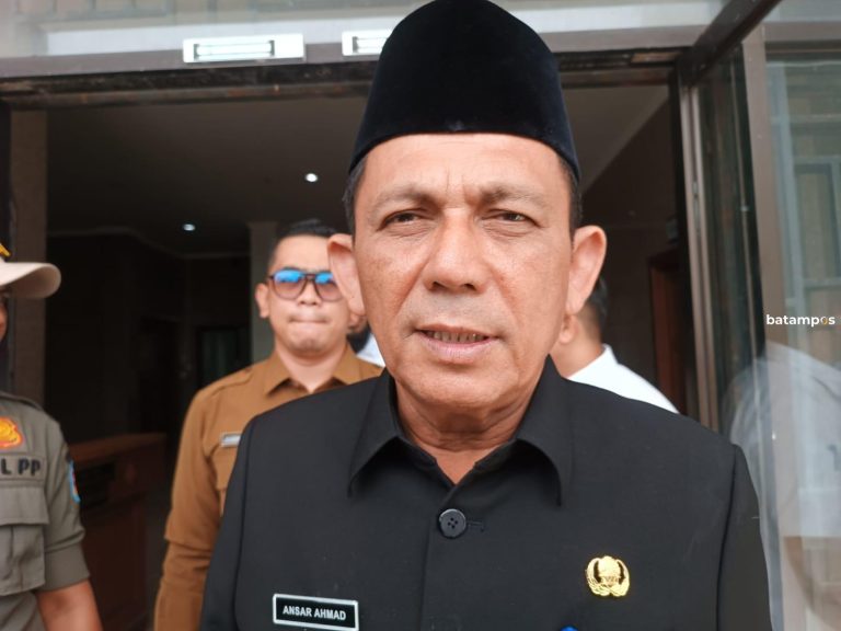 Gubernur Ansar Ngotot Tak Copot Tersangka Hasan dari Kadiskominfo, Tersandung Masalah Hukum