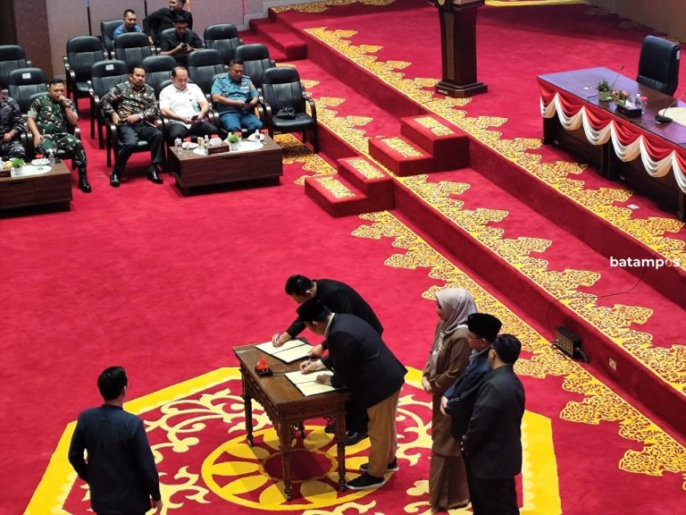 APBD Kepri 2025 Turun Jadi Rp3,918 Triliun, DPRD Coret Belanja Tak Penting