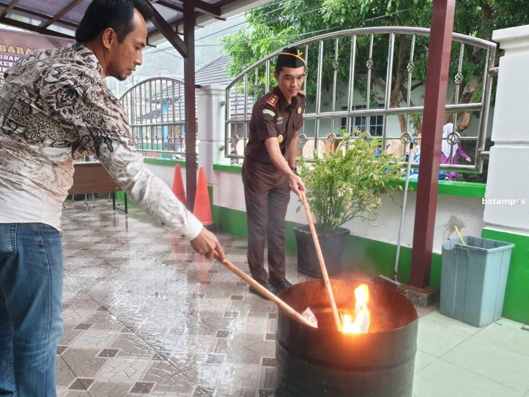 Jaksa Musnahkan Barang Bukti, Salah Satunya Hasil Kejahatan Seksual