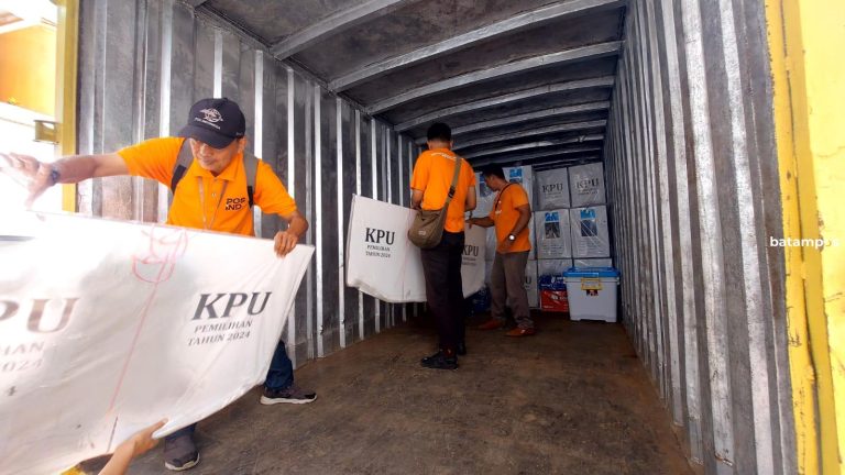 Dikawal Polisi, Logistik Pilkada Bintan untuk 9 Kecamatan di Bintan Didistribusikan