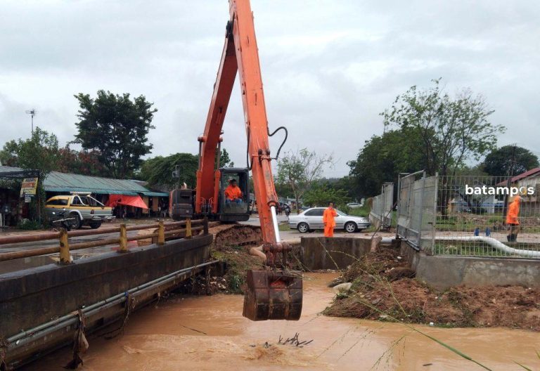 Siapkan 17 Alat Berat untuk Hadapi Banjir Musim Hujan