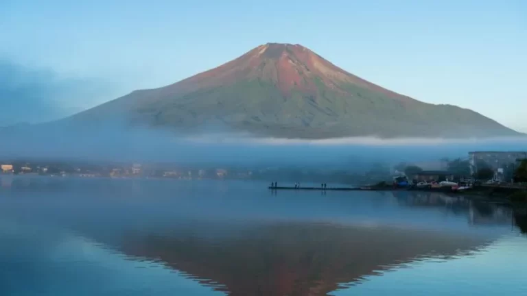 Pertama Sejak 1894, Gunung Fuji Tak Bersalju
