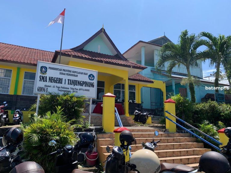 SMA 3 Tanjungpinang Resmi Tutup, Ratusan Murid-Guru Pindah ke SMA 1