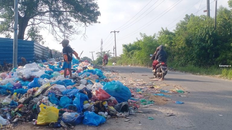 Camat Sagulung Ajak Warga Budayakan Gotong Royong dan Tertib Buang Sampah