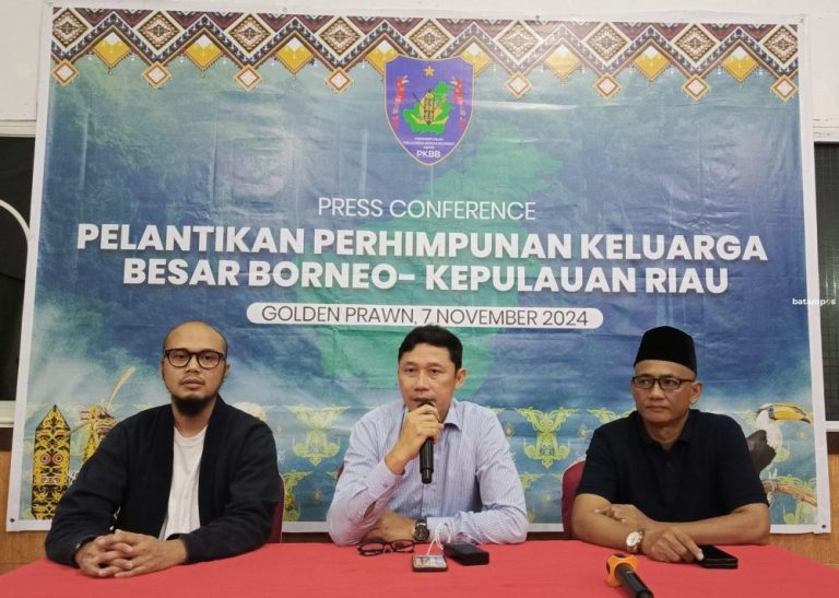 Diberi Gelar Dato Petinggi, Suhadi Siap Lestarikan Budaya Kalimantan di Kepri
