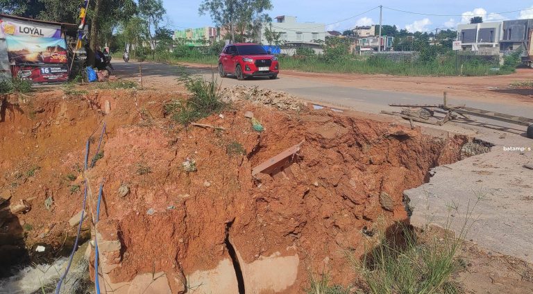 Pemasangan Box Culvert di Jalan Dang Merdu Batu Besar Diharapkan Selesaikan Masalah Jalan Rusak