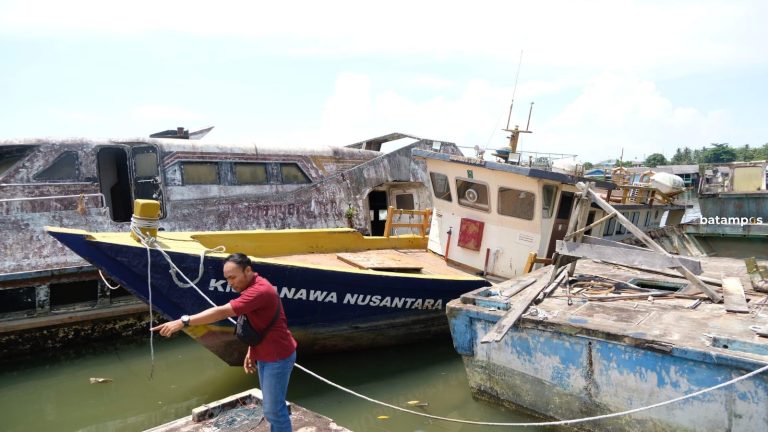 Dua Kapal Bantuan Kemenhub Terbengkalai di Tanjungpinang