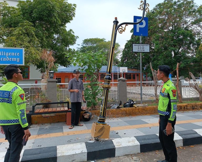 Polisi Selidiki Penabrak Tiang Lampu di Jalan Tengku Umar