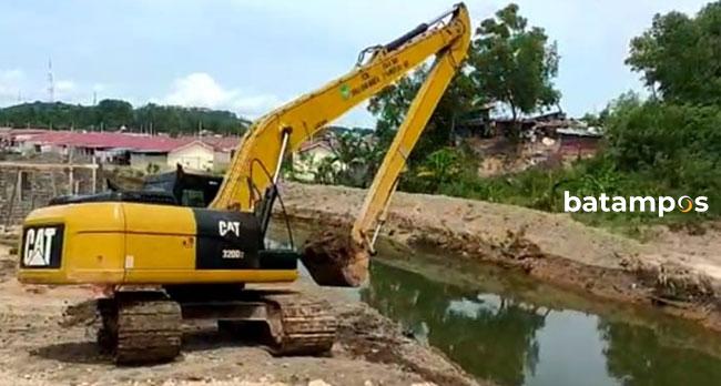 17 Alat Berat Disiapkan Tangani Banjir
