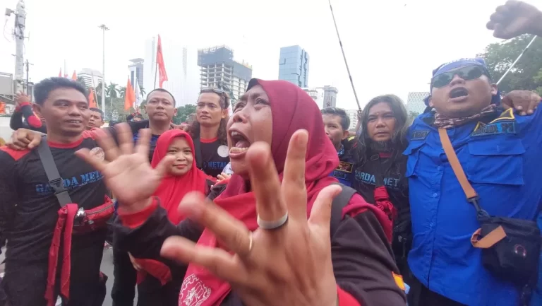70 Persen Gugatannya Dikabulkan MK, Buruh Semringah hingga Menitikkan Air Mata