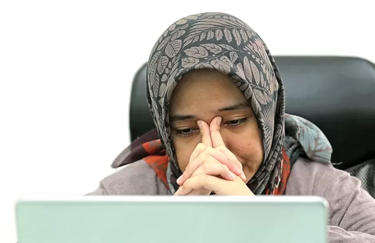 Hasil Survei, Banyak Pekerja di Indonesia Alami Stres Karena Beban Kerja Overload dan Self-Work Balance Rendah