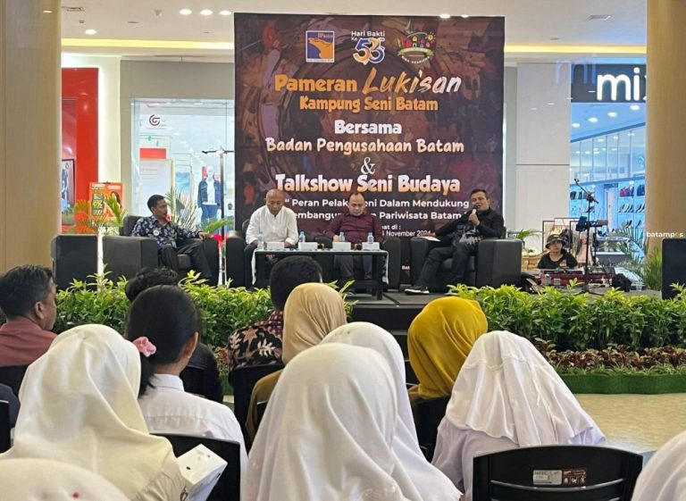 100 Lukisan 12 Seniman Batam Dipamerkan di One Batam Mall