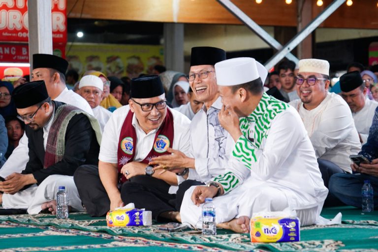 Ribuan Warga Bengkong Tabligh Akbar Ustad Das’ad Latif bersama Nyanyang