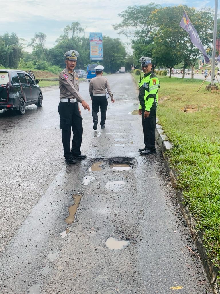 2 Tewas, 18 Luka Ringan , 20 Kecelakaan Akibat Jalan Rusak dan Berlubang