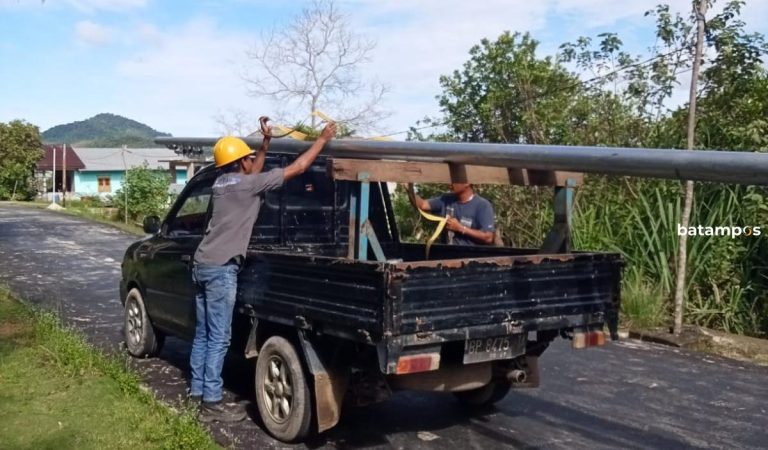 21 Lampu PJU Terpasang di Tambelan, Jalan ke Pelabuhan Tak Gelap Lagi