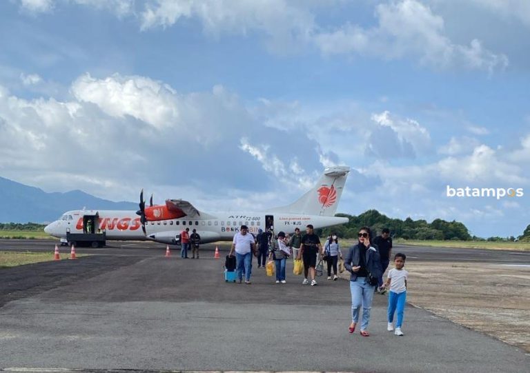 Disebabkan Gelombang Kuat, Arus Penumpang di Bandara Letung Alami Peningkatan