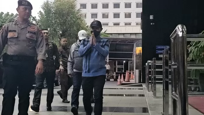 Pj Wali Kota Risnandar Mahiwa dan Sekda Pekanbaru Bungkam Saat Tiba di Gedung Merah Putih KPK Usai Kena OTT