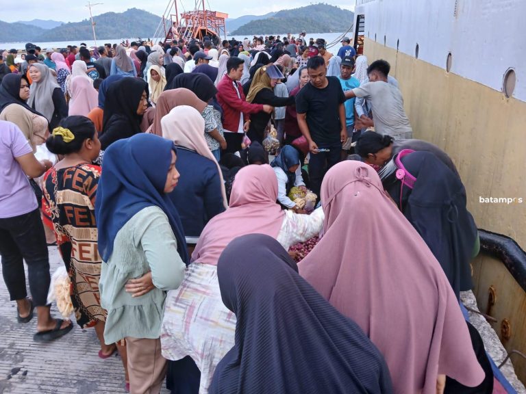 Pedagang Asal Pontianak Jadi Primadona Warga Tarempa, Harga Dagangan Jauh Lebih Murah
