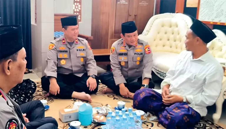 Gus Baha Beri Pernyataan Tajam untuk Tidak Melawan Hukum Sosial