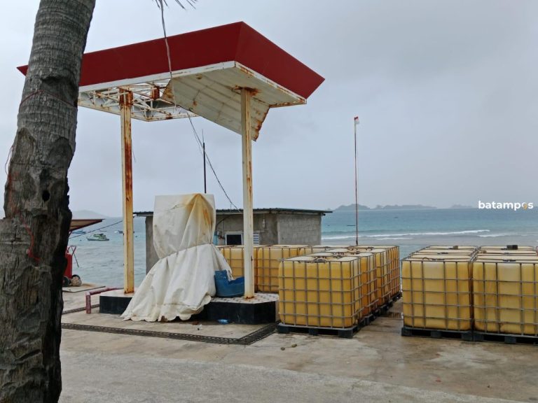 Stok Solar Subsidi di Mengkait Kosong, Nelayan Terpaksa Tak Melaut Hingga Minyak Datang