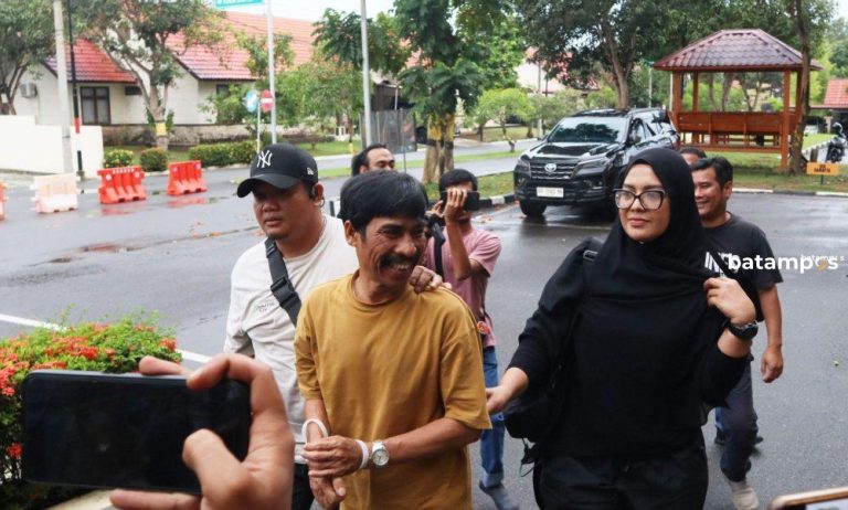 Terbukti Bersekutu Curi Uang Rp 8,9 Miliar, Oknum Pengacara Divonis 2 Tahun