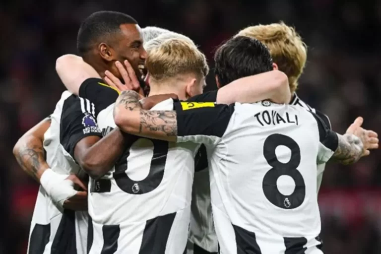 Newcastle Pecundangi Tuan Rumah Manchester United