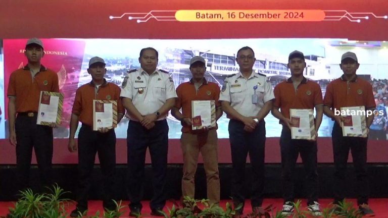 Kemenhub Distribusikan Bantuan Keselamatan ke Nelayan Kepri