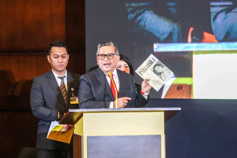 Hasto Muncul ke Publik Usai Ditetapkan Sebagai Tersangka oleh KPK, Begini Tanggapannya