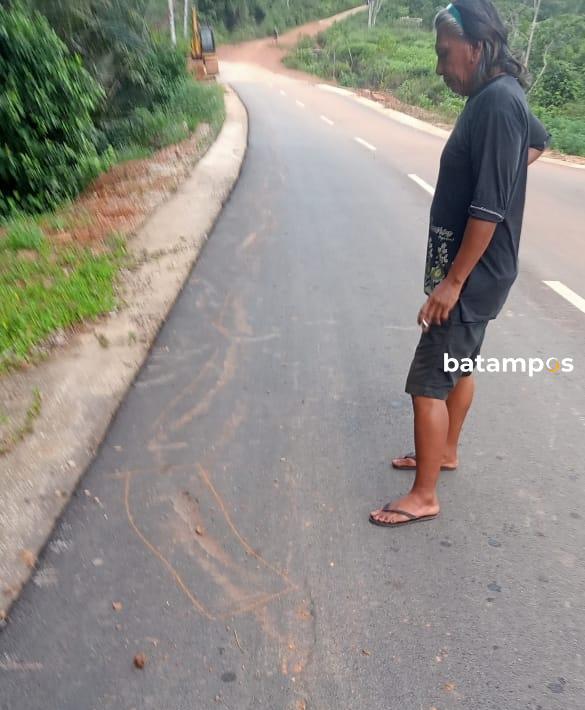 Warga Belat, Keluhkan Jalan Rusak Akibat Kendaraan Berat